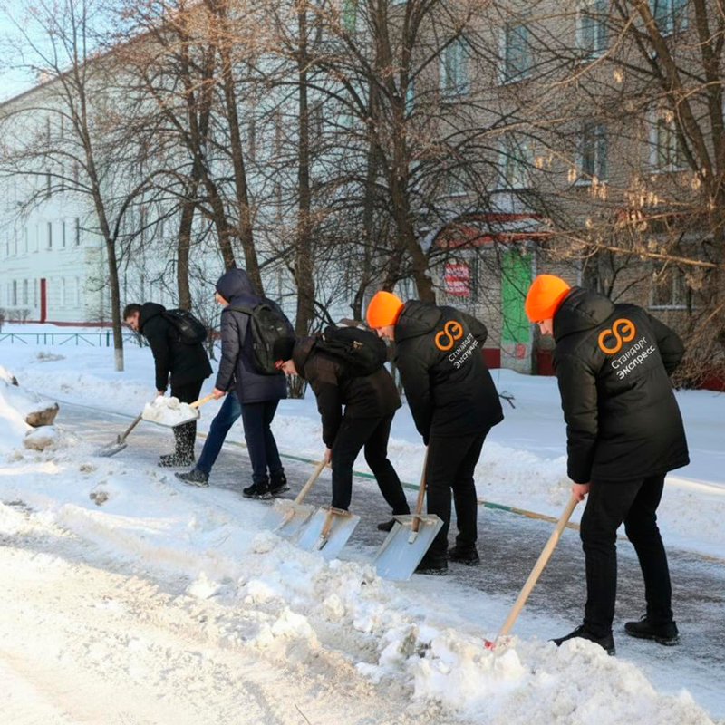 Уборка снега с крыш и территорий в Дмитровске